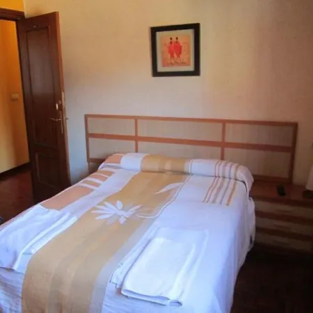 Becares Hostal