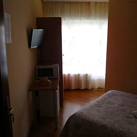 Becares Hostal