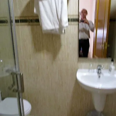 Becares Hostal *