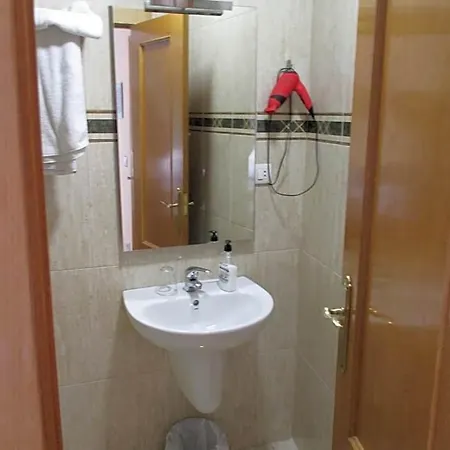 Becares Hostal