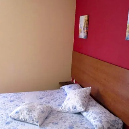 Becares Hostal *