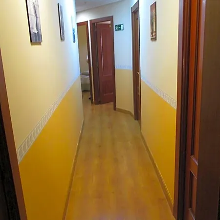Becares Hostal